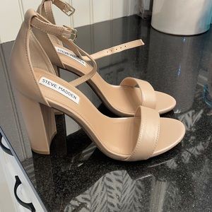 Brand new Steve Madden nude heels 8.5